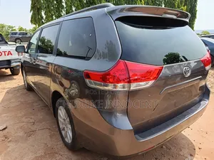 Toyota Sienna 2011 Gray