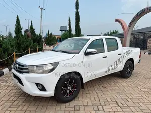 Toyota Hilux 2012 White