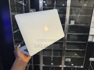 Laptop Apple MacBook Pro 2017 16GB Intel Core i7 SSD 512GB