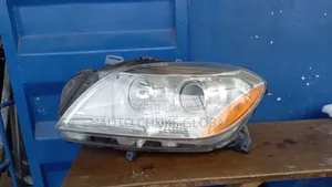 Mercedes Benz Head Light 2013 None Charge