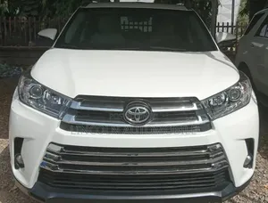 Toyota Highlander XLE 4x4 V6 (3.5L 6cyl 8A) 2018 Off white