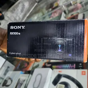 Sony Rx100 Vii Premium Compact Camera 1.0-Type Stacked Cmos Sensor