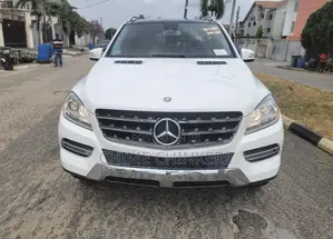 Mercedes-Benz M Class ML350 4MATIC 4dr SUV AWD (3.5L 6cyl 7A) 2015 White