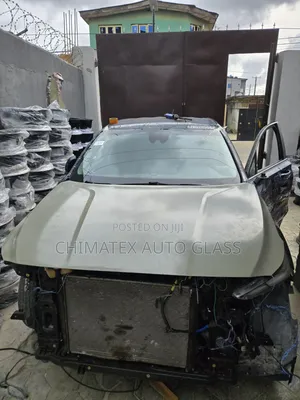 Hhyudai Santafe 2019 Windscreen Glass Available Installed at Chimatex