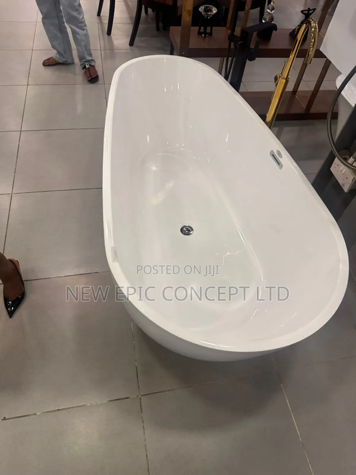 England Egg Shape Bathtub