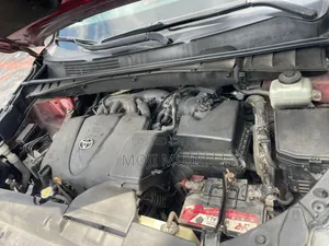 Toyota Highlander SE 4x4 V6 (3.5L 6cyl 8A) 2017 Red