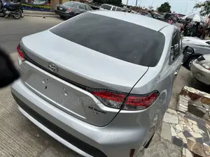 Toyota Corolla LE 2020 Silver
