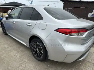 Toyota Corolla LE 2020 Silver