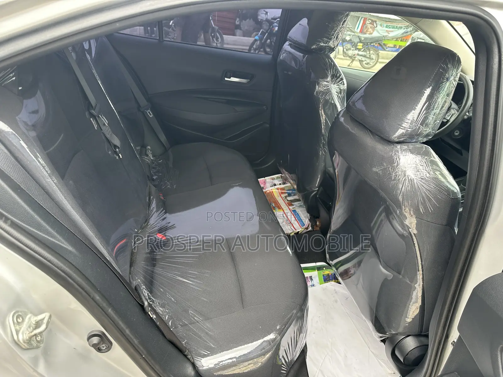 Toyota Corolla LE 2020 Silver