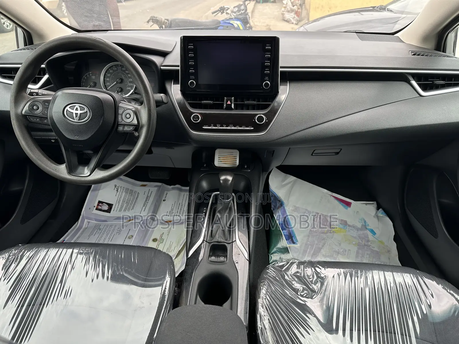 Toyota Corolla LE 2020 Silver
