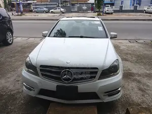 Mercedes-Benz C300 Luxury 4Matic Sedan AWD (3.5L 6cyl 7A) 2014 White