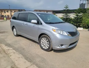 Toyota Sienna 2017 Silver