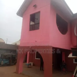 6bdrm Chalet in Oshimili South for sale