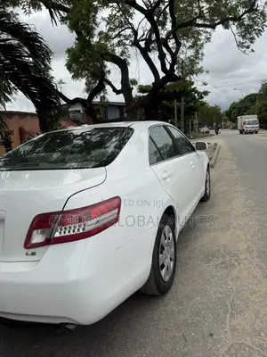 Toyota Camry LE 4dr Sedan (2.5L 4cyl 6A) 2011 White