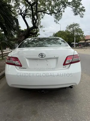 Toyota Camry LE 4dr Sedan (2.5L 4cyl 6A) 2011 White