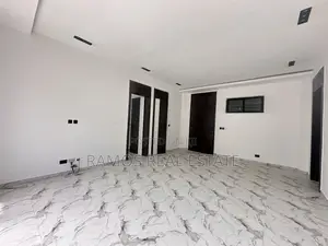 2bdrm Apartment in Lekki Phase 2 for rent