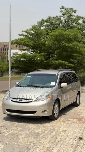 Toyota Sienna XLE AWD 2005 Silver
