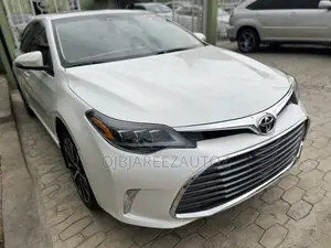 Toyota Avalon XLE Sedar FWD (3.5L 6cyl 6A) 2013 White