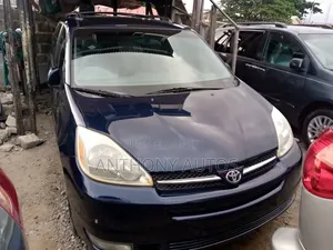 Toyota Sienna XLE 2005 Blue