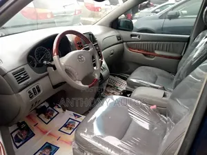 Toyota Sienna XLE 2005 Blue
