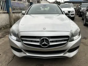 Mercedes-Benz C300 Luxury 4matic Sedan AWD (2.0L 4cyl 7A) 2017 Silver