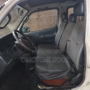 Toyota HiAce 1999 White
