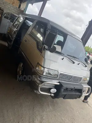 Mitsubishi Delica 2012