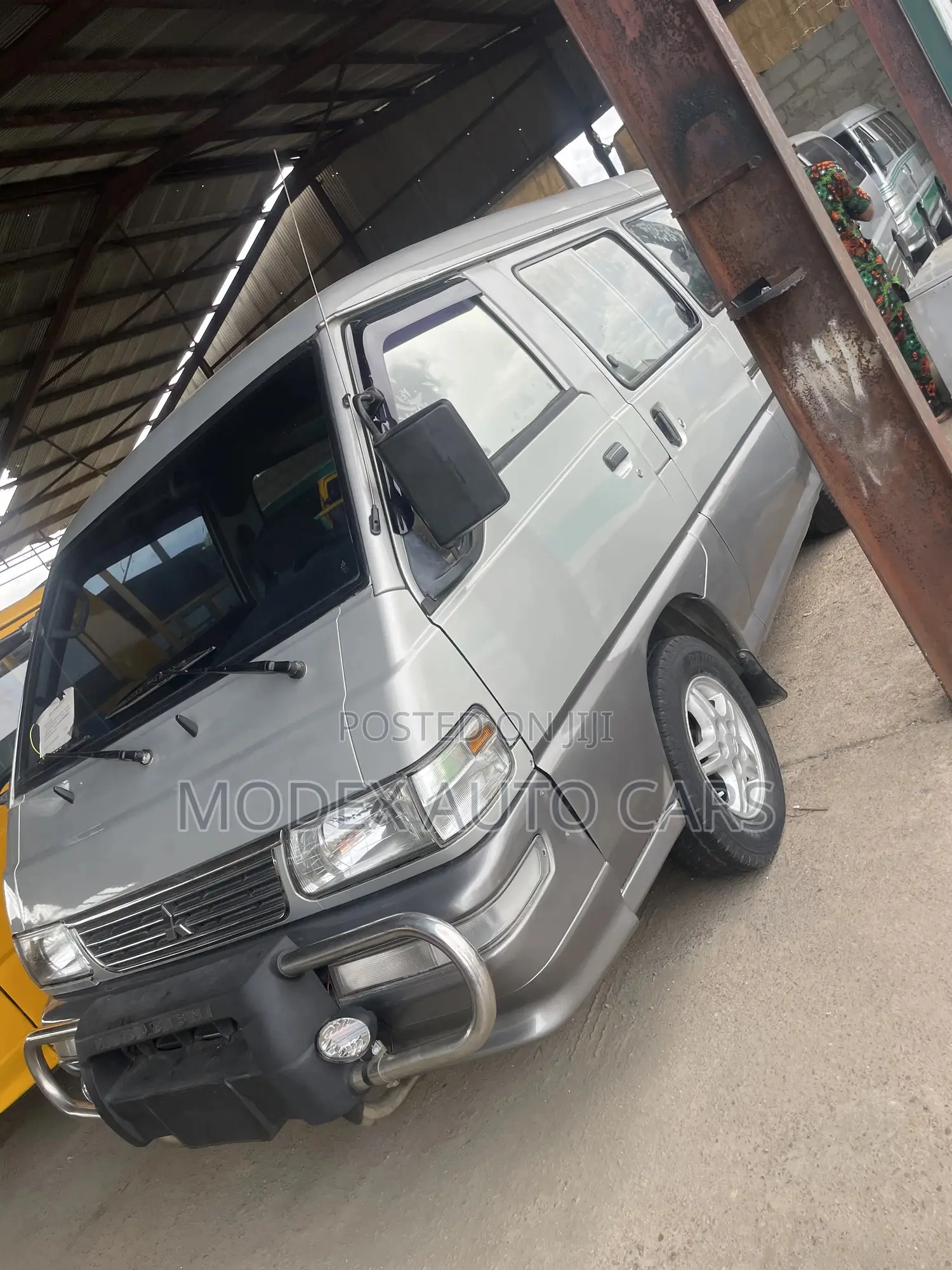 Mitsubishi Delica 2012