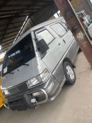 Mitsubishi Delica 2012