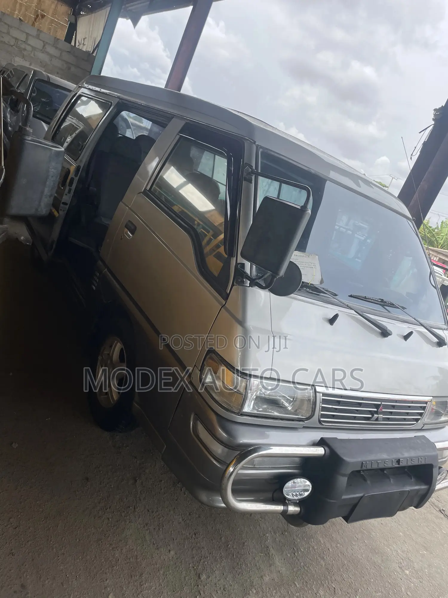 Mitsubishi Delica 2012