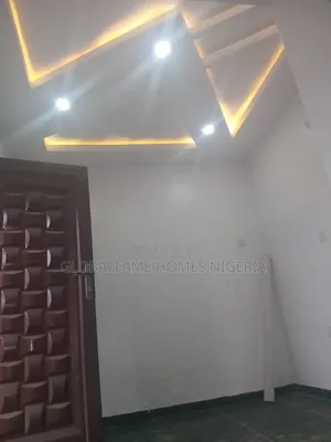 5bdrm Duplex in Cornel Court Mini, Lakowe for rent