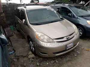 Toyota Sienna LE FWD 2006 Gold