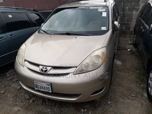 Toyota Sienna LE FWD 2006 Gold