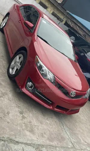 Toyota Camry SE 4dr Sedan (2.5L 4cyl 6A) 2014 Red
