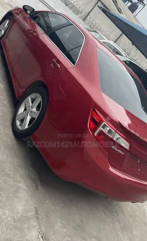Toyota Camry SE 4dr Sedan (2.5L 4cyl 6A) 2014 Red