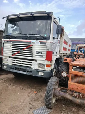 Volvo F12 Truck 2004 White