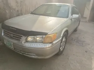 Toyota Camry LE 4dr Sedan (2.2L 4cyl 4A) 2001 Silver