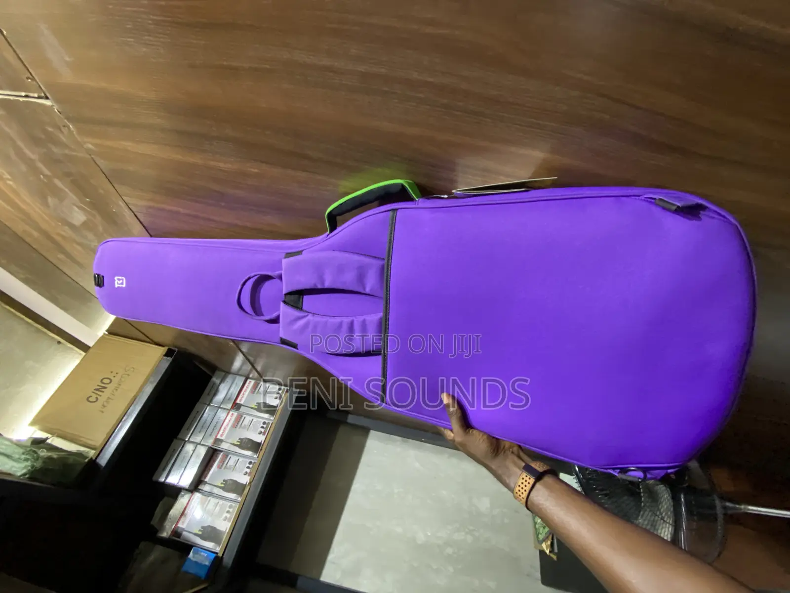 High Quality Padded Guitar Bag.
