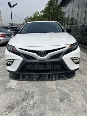 Toyota Camry 2019 White