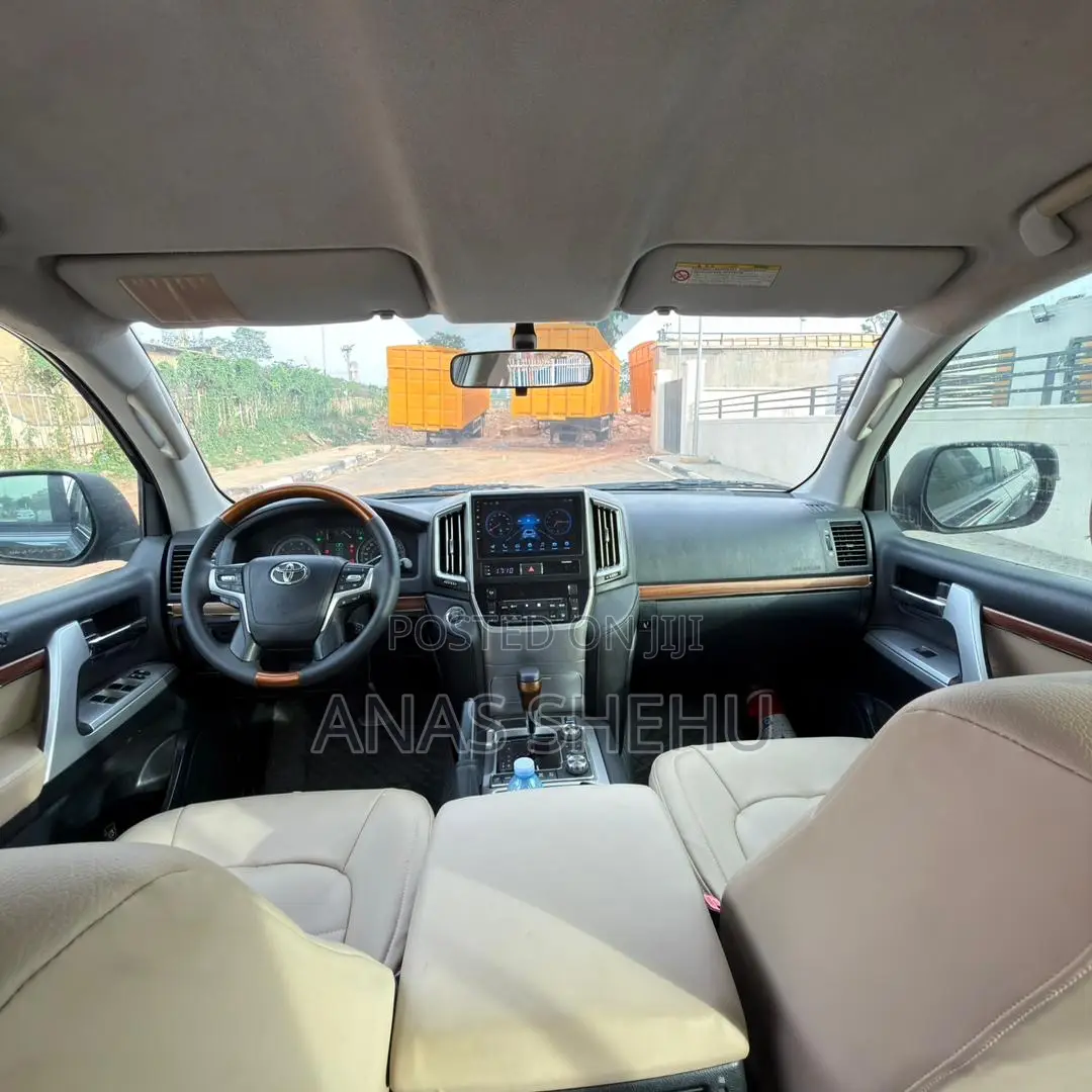 Toyota Land Cruiser 5.7 V8 2012 Black