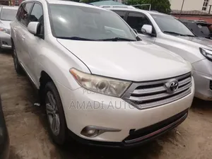 Toyota Highlander SE 2012 White