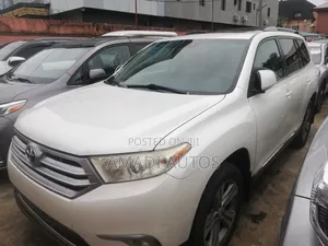 Toyota Highlander SE 2012 White
