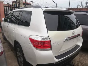 Toyota Highlander SE 2012 White