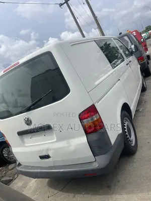 Volkswagen Transporter 2012 White