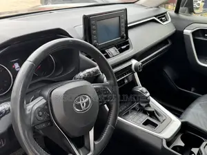 Toyota RAV4 XLE AWD 2020 Blue
