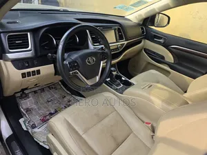 Toyota Highlander Limited V6 4x4 (3.5L 6cyl 6A) 2016 Gold