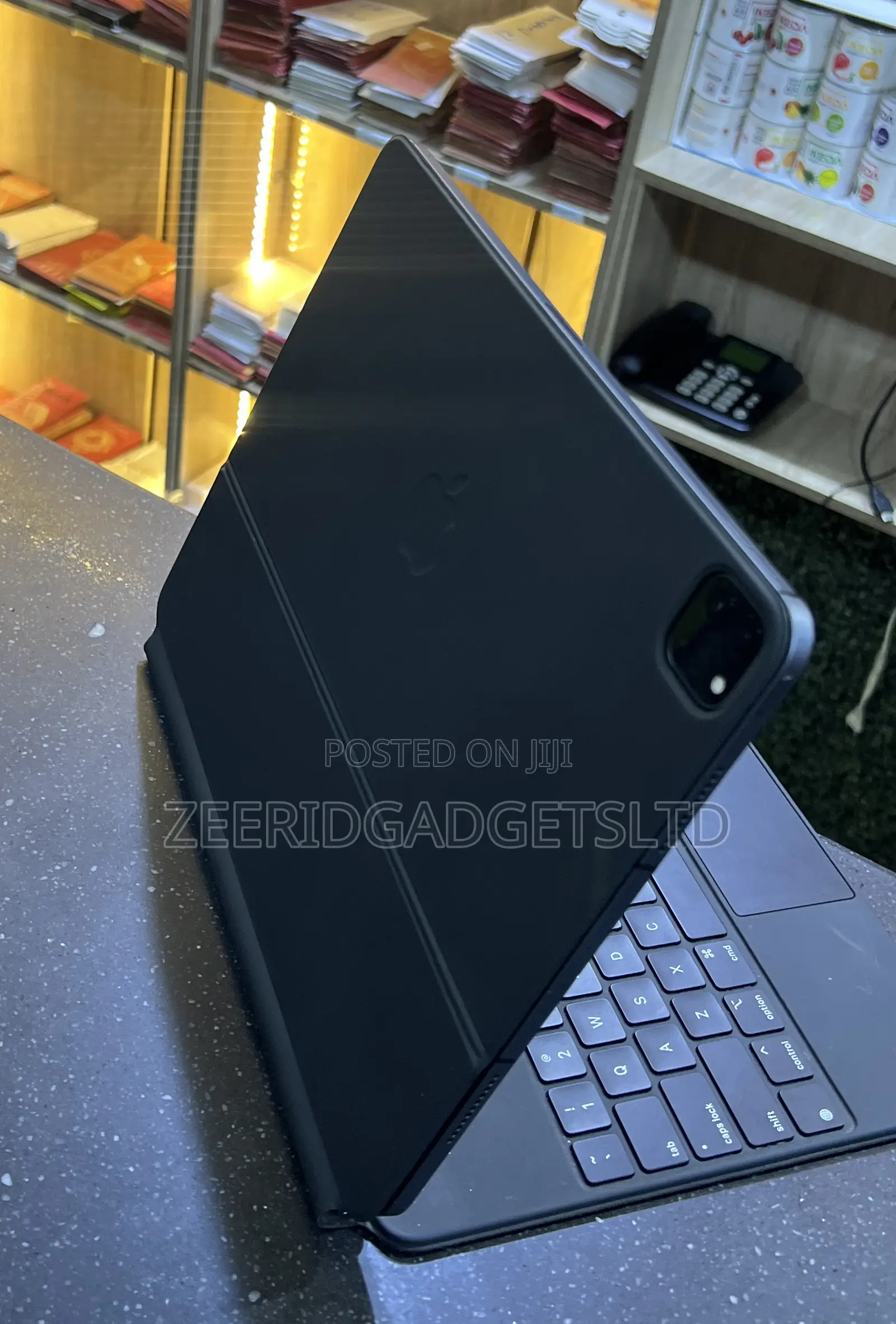 Apple iPad Pro 12.9 (2022) 256 GB Gray
