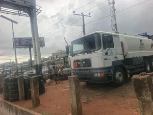 Super Clean Tokunbo Standard Man Truck 2005 White