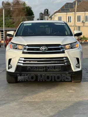 Toyota Highlander LE Plus 4dr SUV (3.5L 6cyl 6A) 2015 White