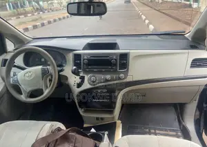 Toyota Sienna 2010 Black